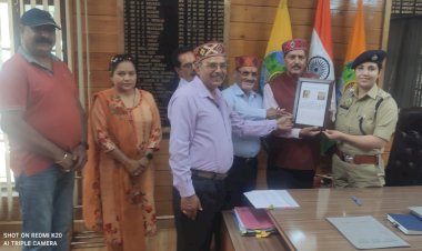 बाह्मण  सभा के प्रतिनिधिमंडल  की .......पुलिस अधीक्षक साक्षी वर्मा से शिष्टाचार भेंट ...