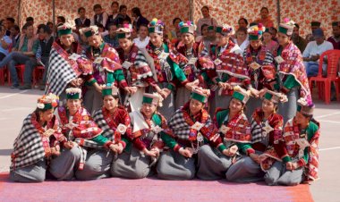 माता-पिता ही नहीं अपितु समाज और देश का गौरव होती है बेटियां - जगत सिंह नेगी...  भावानगर में आयोजित बेटी बचाओ-बेटी पढ़ाओं कार्यक्रम की अध्यक्षता की.....