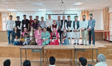 सूचना एवं जनसम्पर्क के कलाकारों ने जेल कैदियों को नशे से दूर रहने के प्रति किया जागरूक