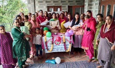 बेटियों के जन्म पर सुजानपुर, करोट और पनोह में मनाए उत्सव महिला एवं बाल विकास विभाग ने केक काटे, जिला प्रशासन की ओर से परिजनों को दिए बधाई संदेश