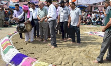 राज्य स्तरीय माँ शूलिनी मेला में अखाड़ा पूजन के साथ दंगल का शुभारंभ