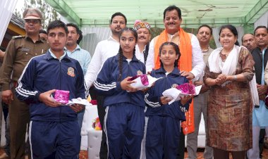 ग्रेट हिमालयन नेशनल पार्क द्वारा आयोजित..... विश्व धरोहर उत्सव 2023 में प्रतियोगिता के विजेताओं को सम्मानित.......