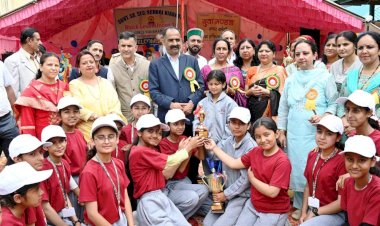 बच्चों के शारीरिक व मानसिक विकास के लिए खेलकूद गतिविधियां आवश्यक - अनिरुद्ध सिंह...... कैबिनेट मंत्री ने खेलकूद व सांस्कृतिक प्रतियोगिताओं की विजेता टीमों को किया सम्मानित......