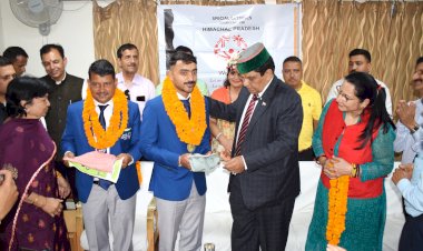 शांडिल ने.... बास्केटबाल खिलाड़ी अवनीश को किया सम्मानित....