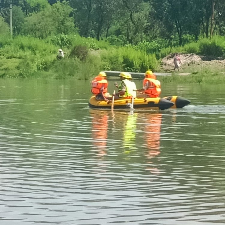 मॉक एक्सरसाइज ........ बाढ़ और मलबे में फंसे लोगों के लिए चलाए रेस्क्यू ऑपरेशन....