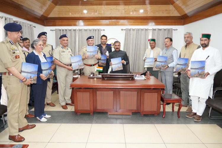 पुलिस के आधुनिकीकरण के लिए पर्याप्त राशि व स्टाफ सुनिश्चित किया जाएगा...... मुख्यमंत्री ने पुलिस विभाग की कॉफी टेबल बुक जारी की.......