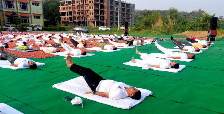 योग भारतीय संस्कृति की दुनिया को अमूल्य देन - राघव शर्मा.... अंतर्राष्ट्रीय योग दिवस पर हिमकैप्स परिसर बढे़ड़ा में आयोजित कार्यक्रम में बोले उपायुक्त......