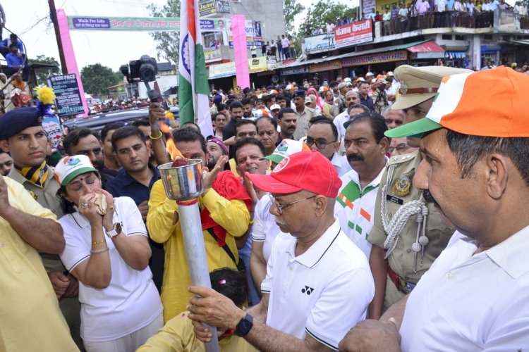 राज्यपाल ने नशे के खिलाफ ऊना से की महा अभियान की शुरूआत....... हरोली से कांगड़ तक आयोजित ब्रिस्क वॉक को हरी झण्डी दिखाकर किया रवाना.....