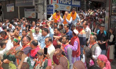 मुख्यमंत्री कहते हैं, हमने 97 प्रतिशत हिंदुओं को हराया है, क्या हिंदू होना गुनाह हैं : नेता प्रतिपक्ष .....जो पहले सबकी जिम्मेदारी लेते रहते हैं अब कह रहे हैं कि मैं डाकिया नहीं हूँ जयराम ठाकुर