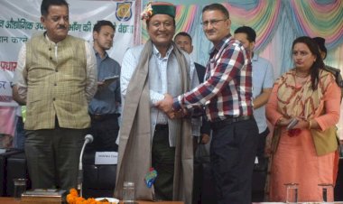 भांग का पौधा एक करिश्माई पौधा है जिससे  बनते हैं हजारों उत्पाद -जगत सिंह नेगी  समस्त पहलुओं पर विचार करने के बाद ही बनेगी भांग की खेती की वैधता को लेकर नीति