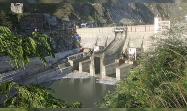 ढारा गिरने से ,,,,,नेपाली मूल के तीन लोगों की मलबे में दबने से मौत ,,,,,