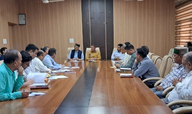 बाधित सड़क, पेयजल और बिजली आपूर्ति को शीघ्र बहाल करें विभाग-सुमित खिमटा..... उपायुक्त सिरमौर ने जिला में राहत एवं पुनर्वास कार्यों की समीक्षा की.....