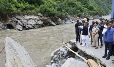 राज्यपाल ने मण्डी के बाढ़ प्रभावित क्षेत्रों का दौरा किया....... आपदा राहत कोष में एक माह के वेतन का अंशदान दिया....