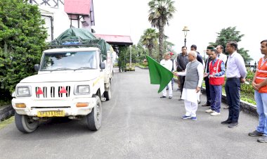 आपदा में राहत..... राज्यपाल ने मण्डी के प्रभावित क्षेत्रों के लिए दो राहत सामग्री वाहन रवाना किए