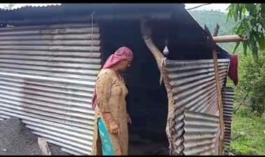 चादर के ढारे में परिवार सहित नारकीय जीवन यापन कर रही भागमती... बीपीएल में होने के बावजूद भी सरकार से नहंी मिली मकान बनाने की योजना...  ..