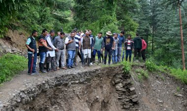 शिक्षा मंत्री ने ठियोग हाटकोटी सड़क पर आपदा का लिया जायजा.....