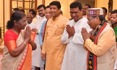 राष्ट्रपति से अनुसूचित जनजाति मोर्चा के राष्ट्रीय उपाध्यक्ष  युव राज बोध  ने  भेंट की.......