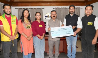 आपदा राहत कोष के लिए लगभग 5.50 करोड़ रुपये के चेक भेंट किए.....