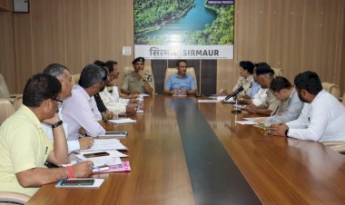 युवाओं में बढ़ती नशे की प्रवृति एक गंभीर समस्या.... नशीले पदार्थों के तस्कर या उपयोगकर्ता की जानकारी व्हाटसएप नम्बर 9317082032 पर तुरंत दे पुलिस को-सुमित खिमटा