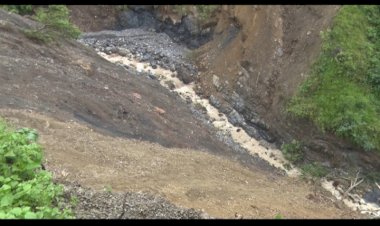 सिरमौर का खतवाड़ गाँव सालों से लगातार धँस रहा गाँव....  सभी मकानों में बडी बडी दरारें.....ग्रामीण बोले रात को नींद नहीं आती,
