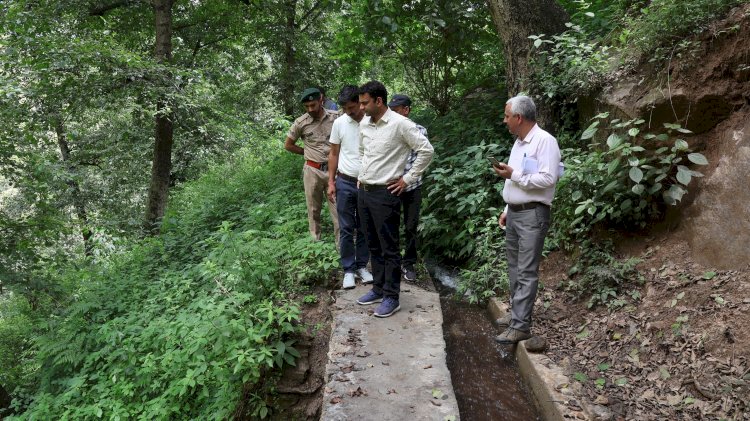 डीसी  आशुतोष गर्ग ने कुल्लू जिला के निरमंड उपमंडल की दूरदराज पंचायतों में चल रहे विकास कार्यों का किया औचक निरीक्षण.....