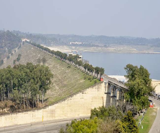 पौंग जलाशय से छोड़ा जाएगा पानी..... बहाव क्षेत्र से रहें दूर: डीसी