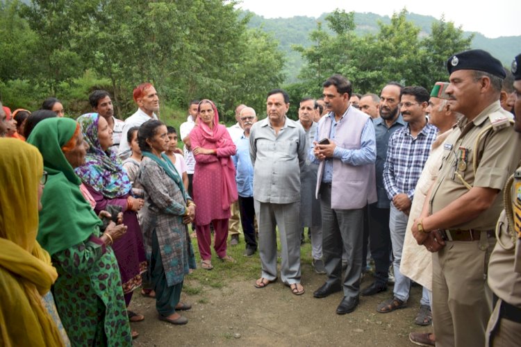 संकट काल में पुनर्वास के लिए युद्ध स्तर पर कार्य जारी-संजय अवस्थी..... बाड़ी गांव के लोगों का कुशल क्षेम जाना.....