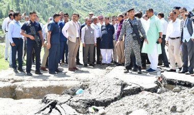 सुखविंदर सिंह सुक्खू और  नितिन गडकरी ने ने आपदा प्रभावित क्षेत्रों का जायजा लिया......नदी किनारे आपदा नुकसान न्यून करने के लिए तकनीकी दल का गठन......