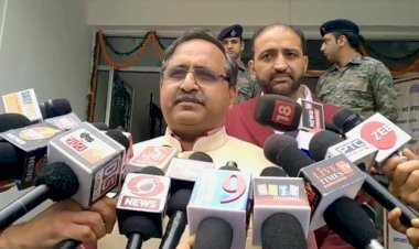 भाजपा विधायक दल  ने  1 महीने की सैलरी का चेक मुख्यमंत्री को सौंपे का .......राहत राशि बांटने में हो रहा है भ्रष्टाचार......... रणधीर