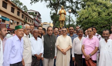 हम  सबको  दलगत राजनीति  से ऊपर  उठ  कर  डॉक्टर परमार  द्वारा दिखाये मार्ग पर चलना  चाहिए : अजय  सोलंकी