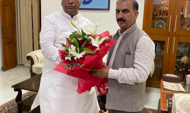 मुख्यमंत्री ने कांग्रेस के राष्ट्रीय अध्यक्ष मल्लिकार्जुन खरगे से भेंट की......राज्य में बाढ़ से हुई क्षति से अवगत करवाया......