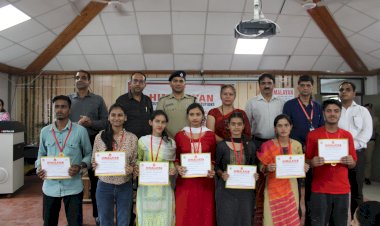 हिमालयन समूह ने  300 विद्यार्थियों को  सम्मानित किया........