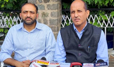 मुख्यमंत्री का वक्तव्य उनके गैरजिम्मेदाराना व्यवहार को प्रदर्शित करता है .....  क्या सरकार स्वास्थ्य सचिव के एक्शन का समर्थन करती है  धर्माणी.....