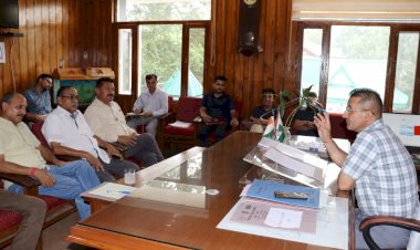 नाहन  बाजार में सुबह 8 बजे से सायं 8 बजे तक वाहनों की आवाजाही पर प्रतिबंध..... बिना हेलमेट, बगैर लाइसेंस के वाहन चलाया तो हो सकता है मोटा चालान, पहुंच सकते हैं सलाखों के पीछे भी....