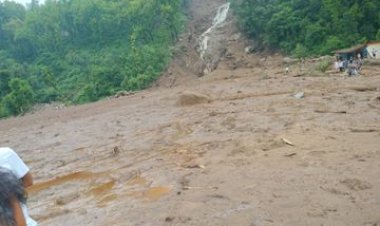 सिरमौरी ताल में बादल फटने से मलबे में दबे पांचों शव बरामदसिरमौरी ताल में बादल फटने से मलबे में दबे पांचों शव बरामद.....