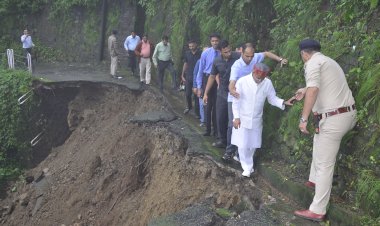 राज्यपाल ने समरहिल में आपदा प्रभावित शिव बावड़ी का दौरा किया राहत कार्यों का जायजा लिया और सोलन के जादौन का दौरा भी किया