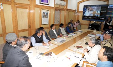 मुख्यमंत्री ने आपदा प्रभावित सभी ज़िलों में बचाव एवं पुनर्वास कार्यों की समीक्षा की..... अधिक से अधिक जवानों को बचाव कार्यों में तैनात करने के निर्देश दिए....