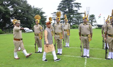 राज्यपाल ने राजभवन में राष्ट्रीय ध्वज फहराया