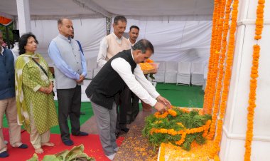 मुख्यमंत्री ने पूर्व प्रधानमंत्री की पुण्य तिथि पर भावभीनी श्रद्धांजलि दी.......