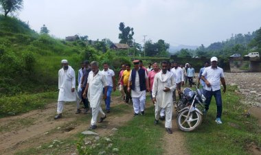 अजय सोलंकी ने बिक्रमबाग में प्रभावित परिवार से मिलकर जाना हाल.......