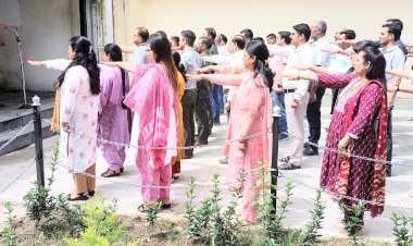 सदभावना दिवस के  अवसर पर स्टॉफ ने यह प्रतिज्ञा ली.....