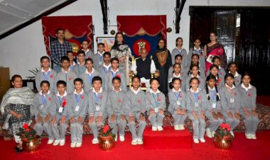 आम लोगों के लिए खुला राजभवन...... विद्यार्थियों ने धरोहर भवन का भ्रमण कर इतिहास की जानकारी ली......