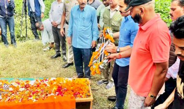 विक्रमादित्य सिंह ने शहीद विजय कुमार को दी श्रद्धांजलि....