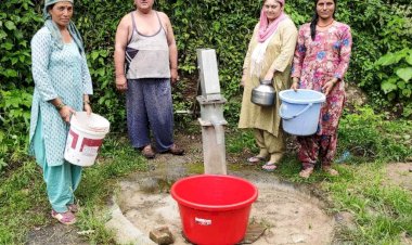 बरसात में भी कनेच गांव के लोग तरस रहे पानी की बूंद बूंद को.......