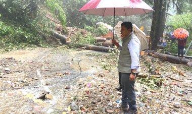 डीसी ने स्वयं मौके पर जाकर अवरुद्ध मार्गों को खुलवाया...... शिमला शहर में भारी बारिश से हुए नुकसान का लिया जायजा.....
