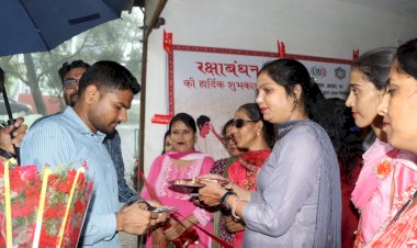 अतिरिक्त उपायुक्त ने नाहन में प्राकृतिक राखियों के स्टॉल का किया शुभारम्भ