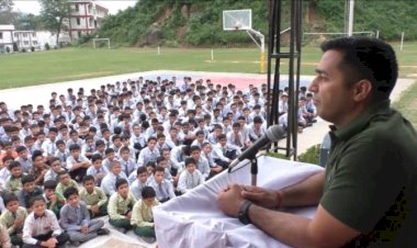 जवाहर नवोदय विद्यालय नाहन के पूर्व छात्र रहे,नासा में सीनियर साइंटिस्ट डॉक्टर अशोक वर्मा पहुंचे स्कुल.... छात्रों से वार्तालाप की बिताए पल किए याद..........