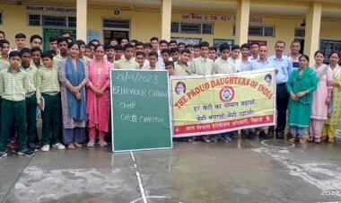 चकमोह स्कूल के विद्यार्थियों को बताया लैंगिग समानता का महत्व