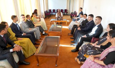 परिवीक्षाधीन अधिकारियों से जनसेवा के लिए सकारात्मक दृष्टिकोण अपनाने का आह्वान किया.......मुख्यमंत्री ने