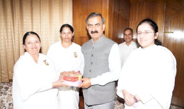 ब्रह्मकुमारियों ने मुख्यमंत्री की कलाई पर राखी बांधी.....